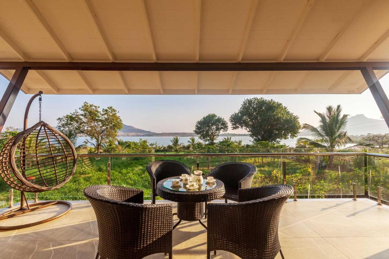 Luna Villa By Stayvista - Lakeside Charm With Terrace, Lush Lawn & Modern Decor นาสิก ภายนอก รูปภาพ