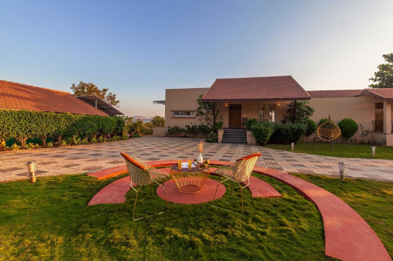 Luna Villa By Stayvista - Lakeside Charm With Terrace, Lush Lawn & Modern Decor นาสิก ภายนอก รูปภาพ