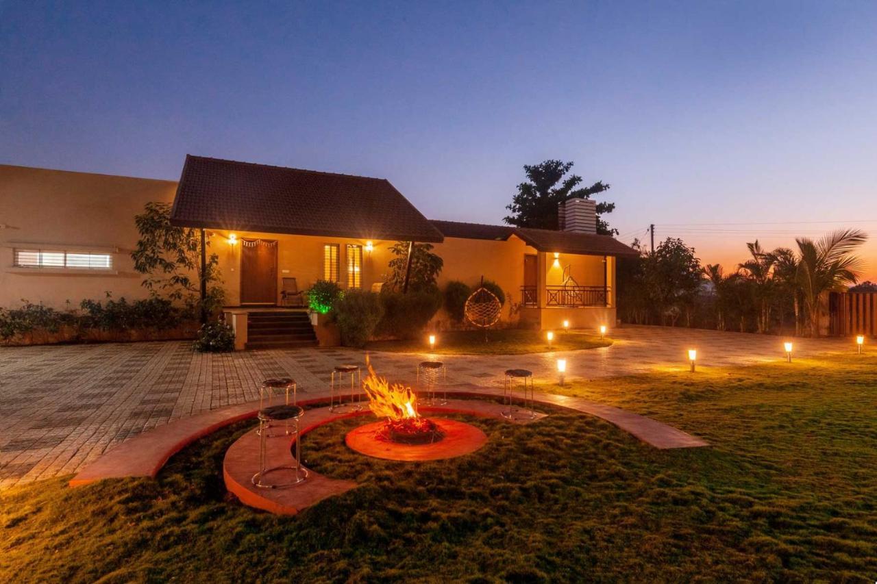 Luna Villa By Stayvista - Lakeside Charm With Terrace, Lush Lawn & Modern Decor นาสิก ภายนอก รูปภาพ
