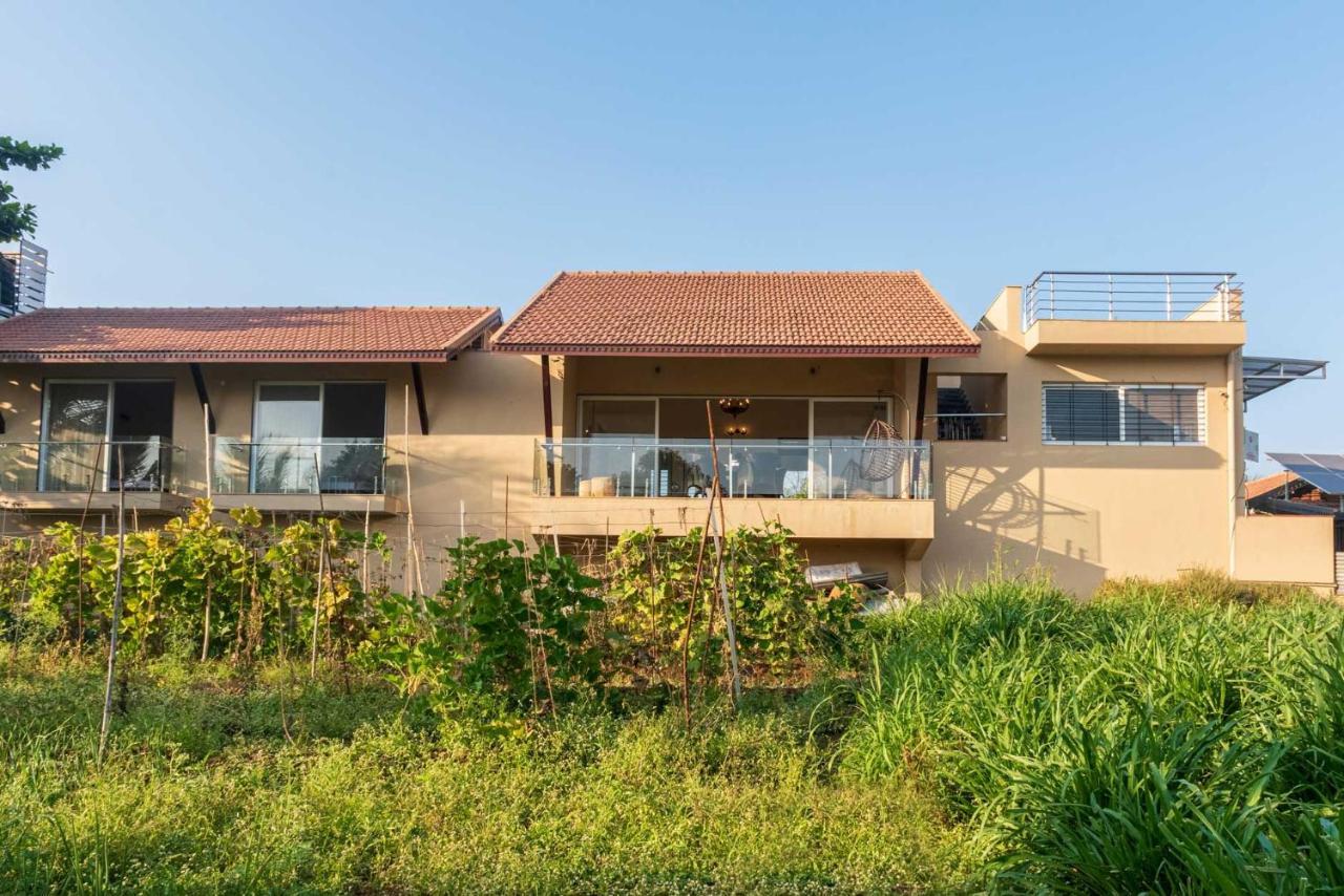 Luna Villa By Stayvista - Lakeside Charm With Terrace, Lush Lawn & Modern Decor นาสิก ภายนอก รูปภาพ