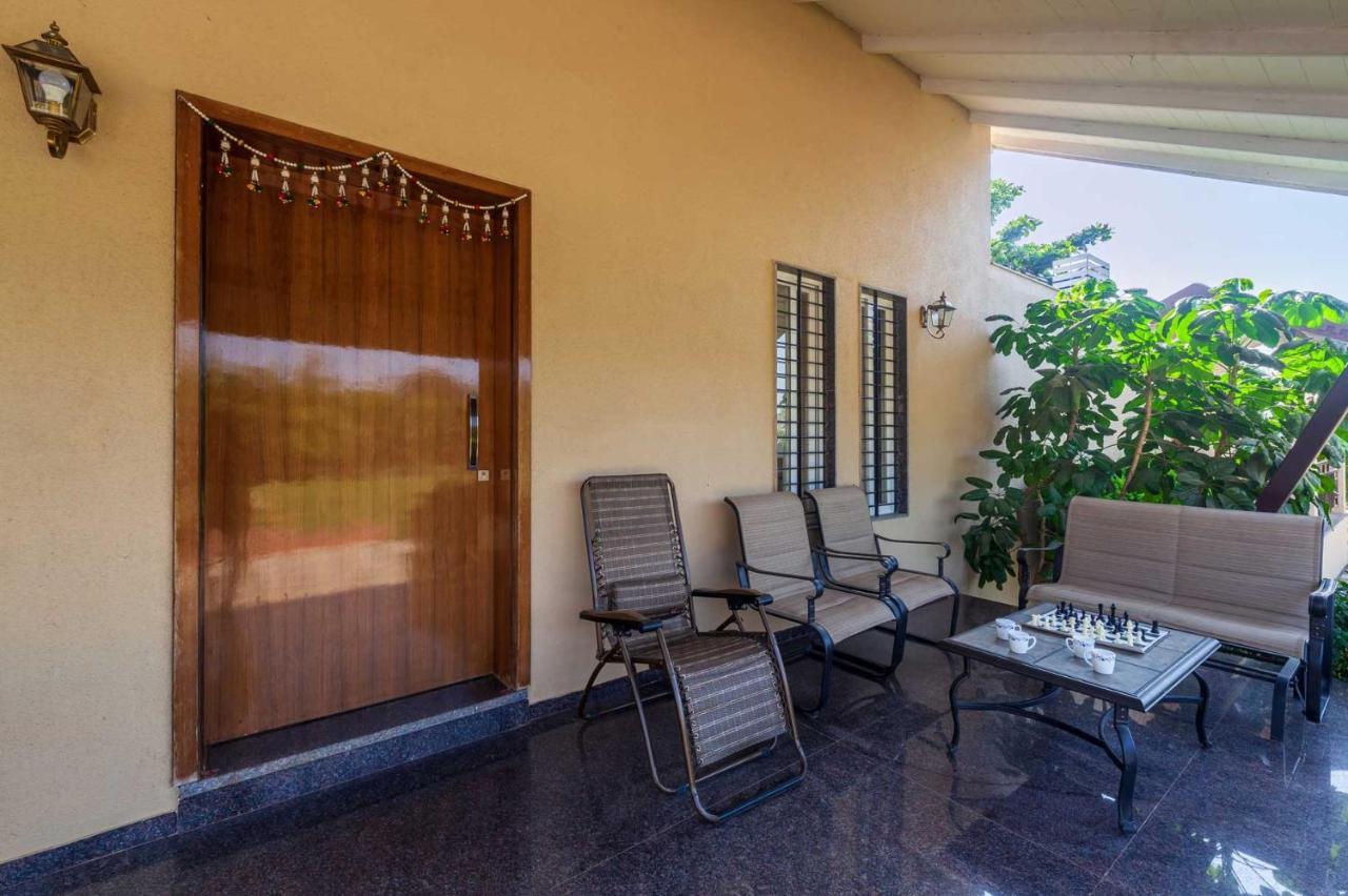 Luna Villa By Stayvista - Lakeside Charm With Terrace, Lush Lawn & Modern Decor นาสิก ภายนอก รูปภาพ