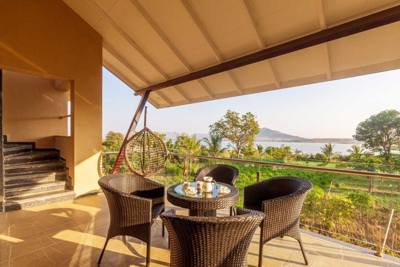 Luna Villa By Stayvista - Lakeside Charm With Terrace, Lush Lawn & Modern Decor นาสิก ภายนอก รูปภาพ