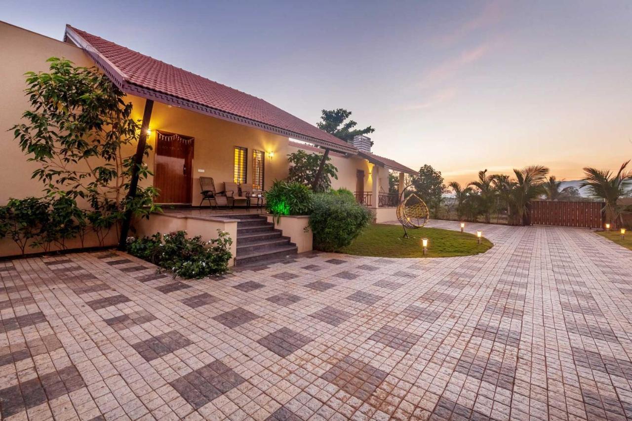Luna Villa By Stayvista - Lakeside Charm With Terrace, Lush Lawn & Modern Decor นาสิก ภายนอก รูปภาพ