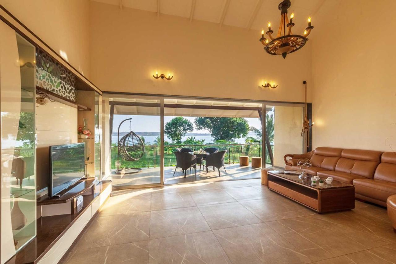 Luna Villa By Stayvista - Lakeside Charm With Terrace, Lush Lawn & Modern Decor นาสิก ภายนอก รูปภาพ