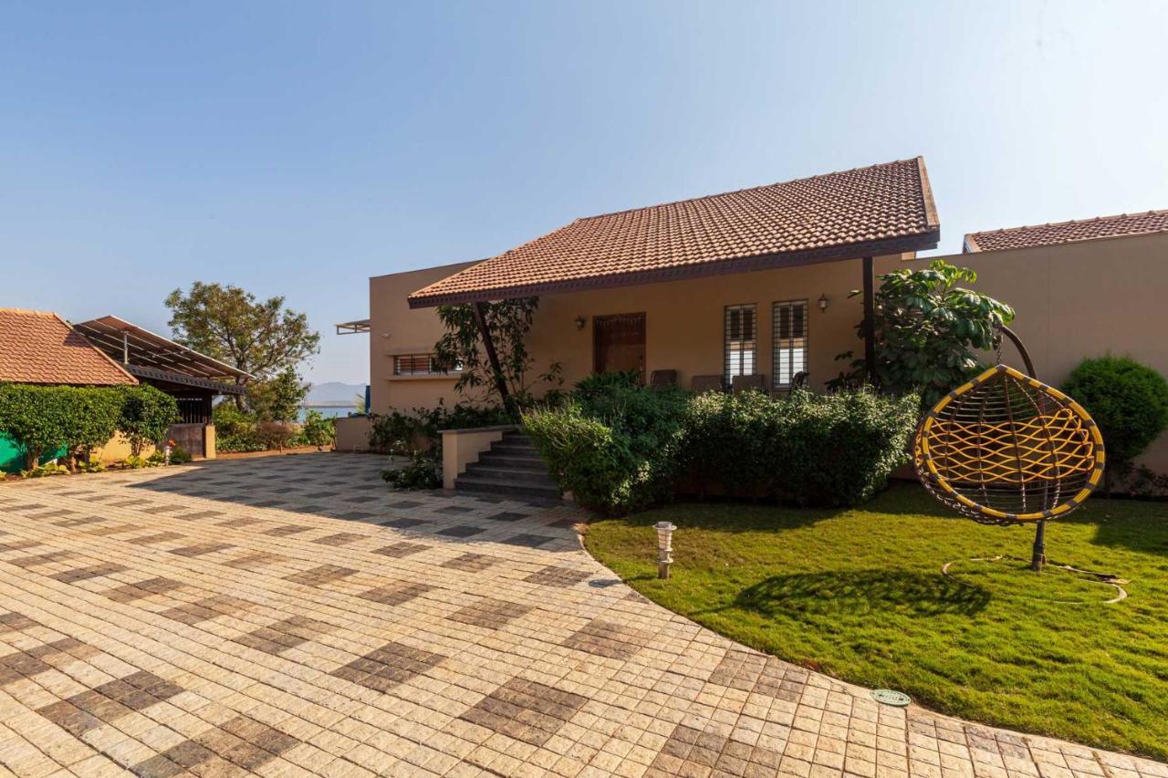 Luna Villa By Stayvista - Lakeside Charm With Terrace, Lush Lawn & Modern Decor นาสิก ภายนอก รูปภาพ