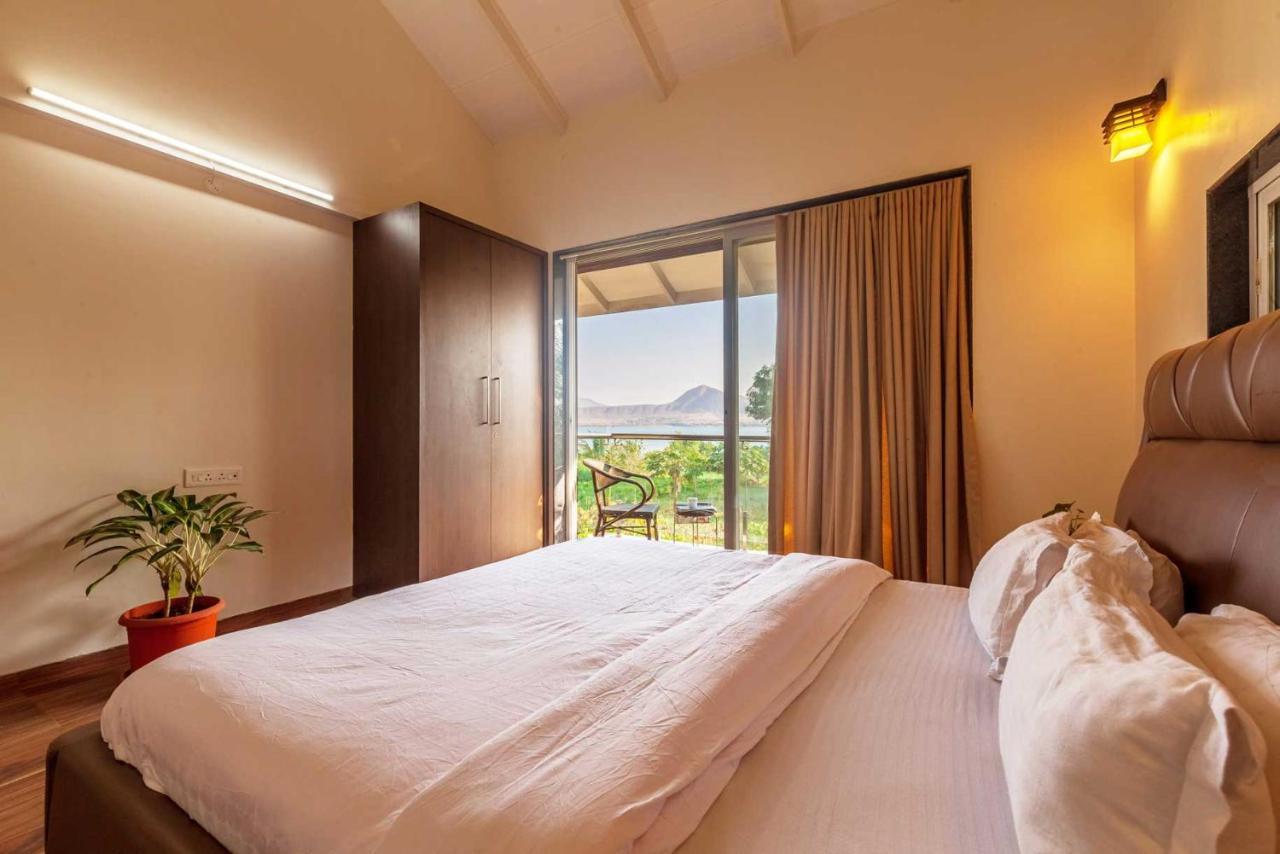 Luna Villa By Stayvista - Lakeside Charm With Terrace, Lush Lawn & Modern Decor นาสิก ภายนอก รูปภาพ